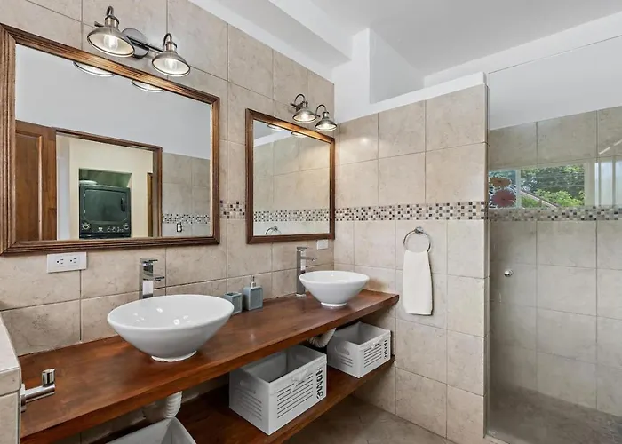 Apartment Bla1 3 Bedroom With Direct Access *